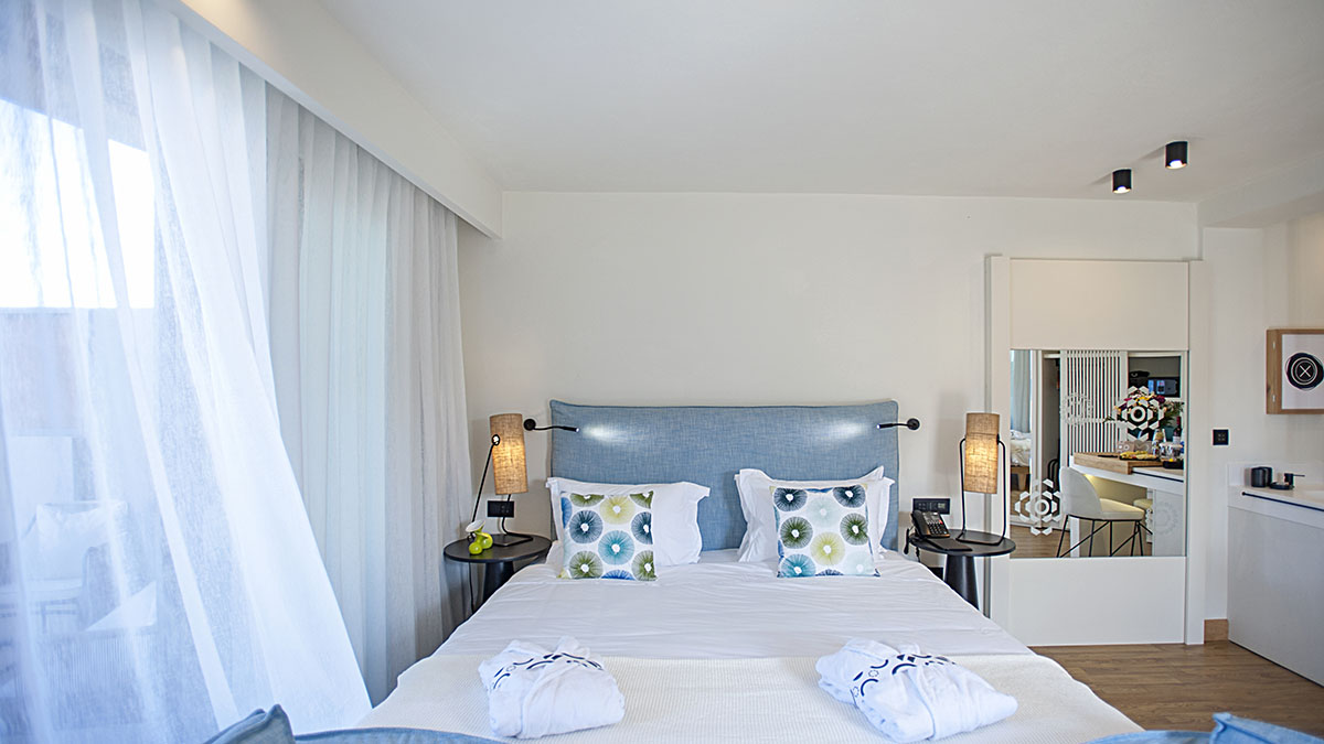 Pure Haven Sea Front with Private Pool for Single Use